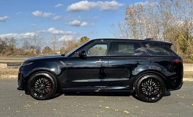 Range Rover Sport SV Edition Two vs SE